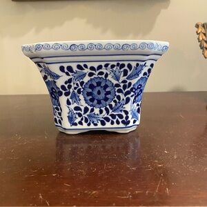 Bombay co blue and white planter pot cache pot orchid pot EUC square